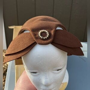 Kutz Brown genuine fur Felt Hat vintage MCM decorative bow pearl embellishment
